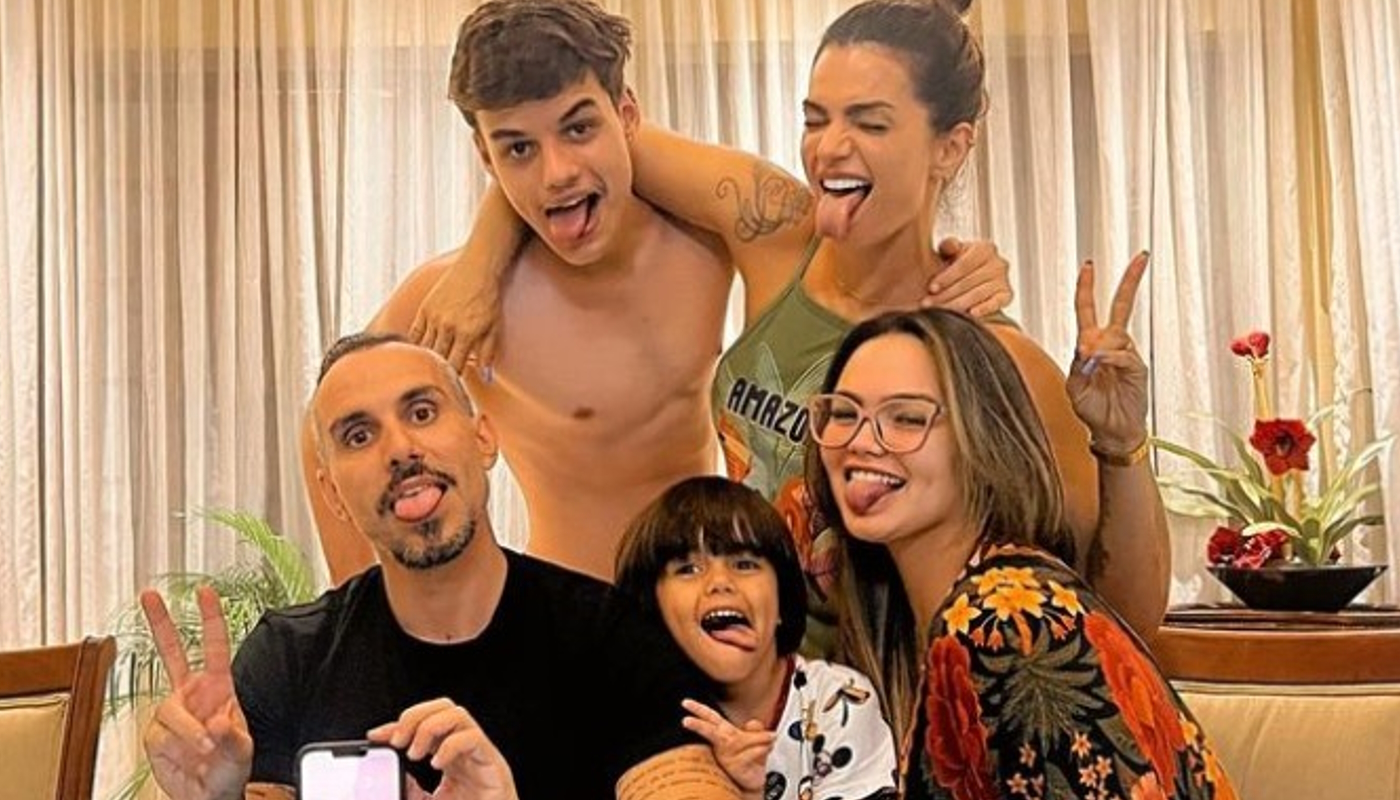 Mico Freitas e Kelly Key com os filhos Vitor, Artur e Suzanna