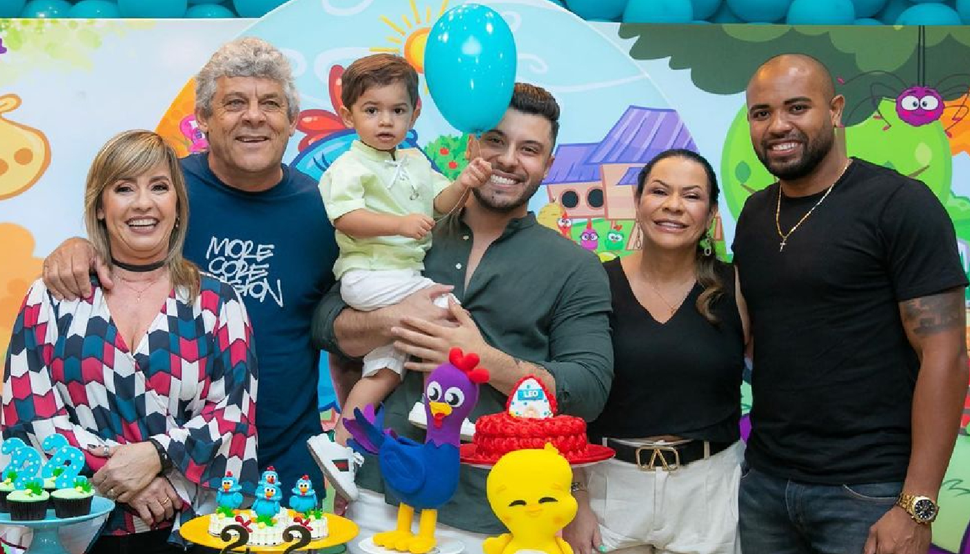 Família de Léo reunida em seu aniversário de 2 anos, em 2022