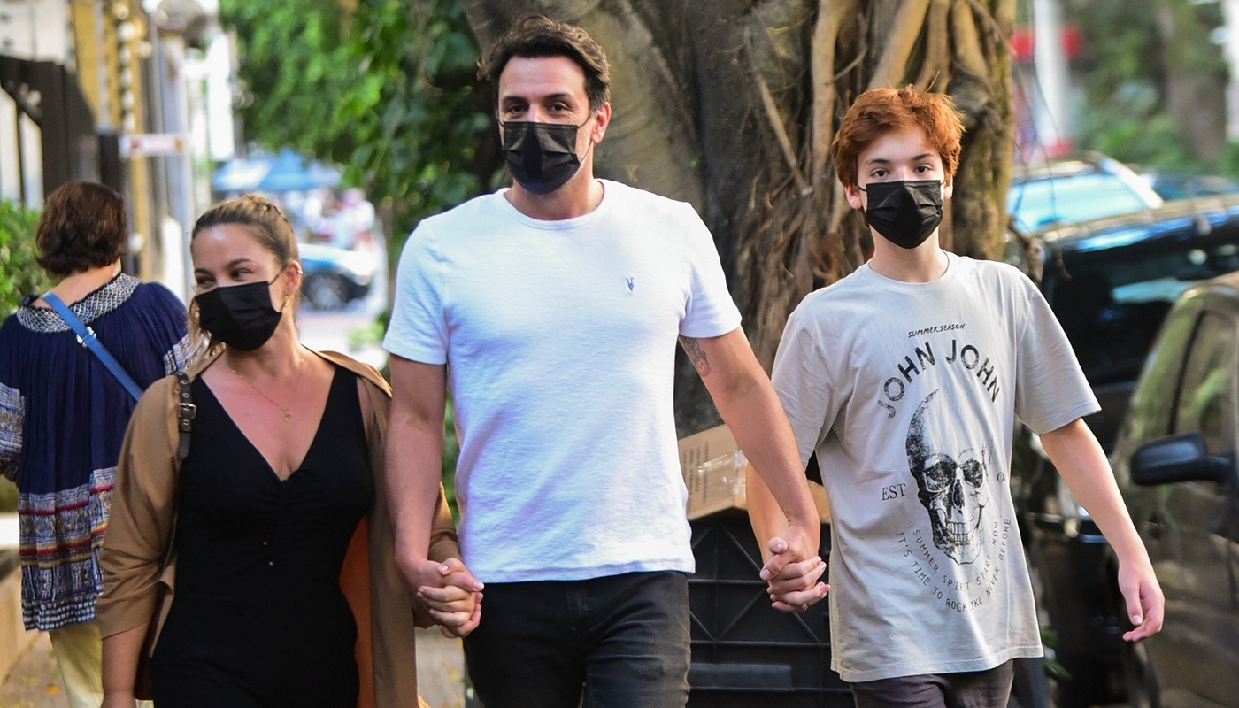 Rodrigo Lombardi ao lado da mulher, Betty, e o filho Rafael