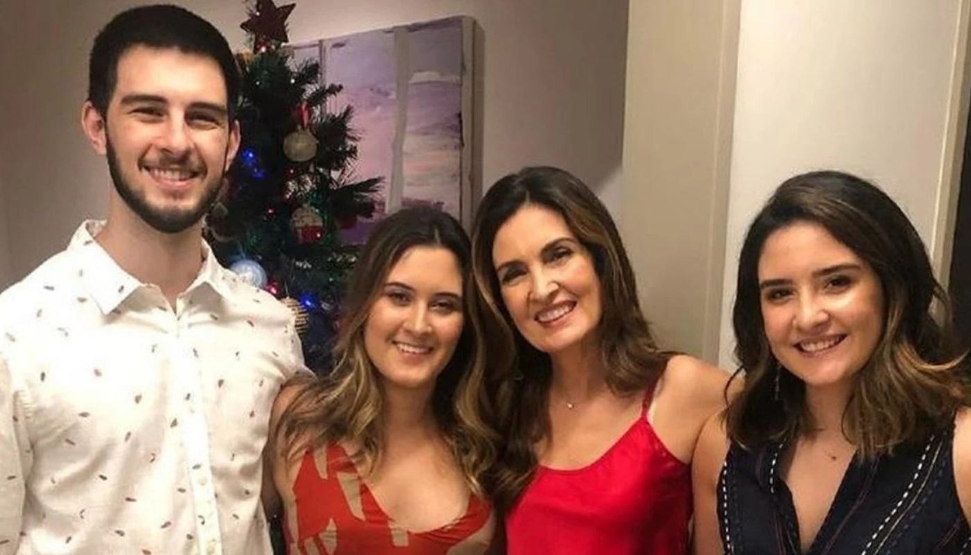 Fátima Bernardes com os filhos Beatriz, Vinicius e Laura