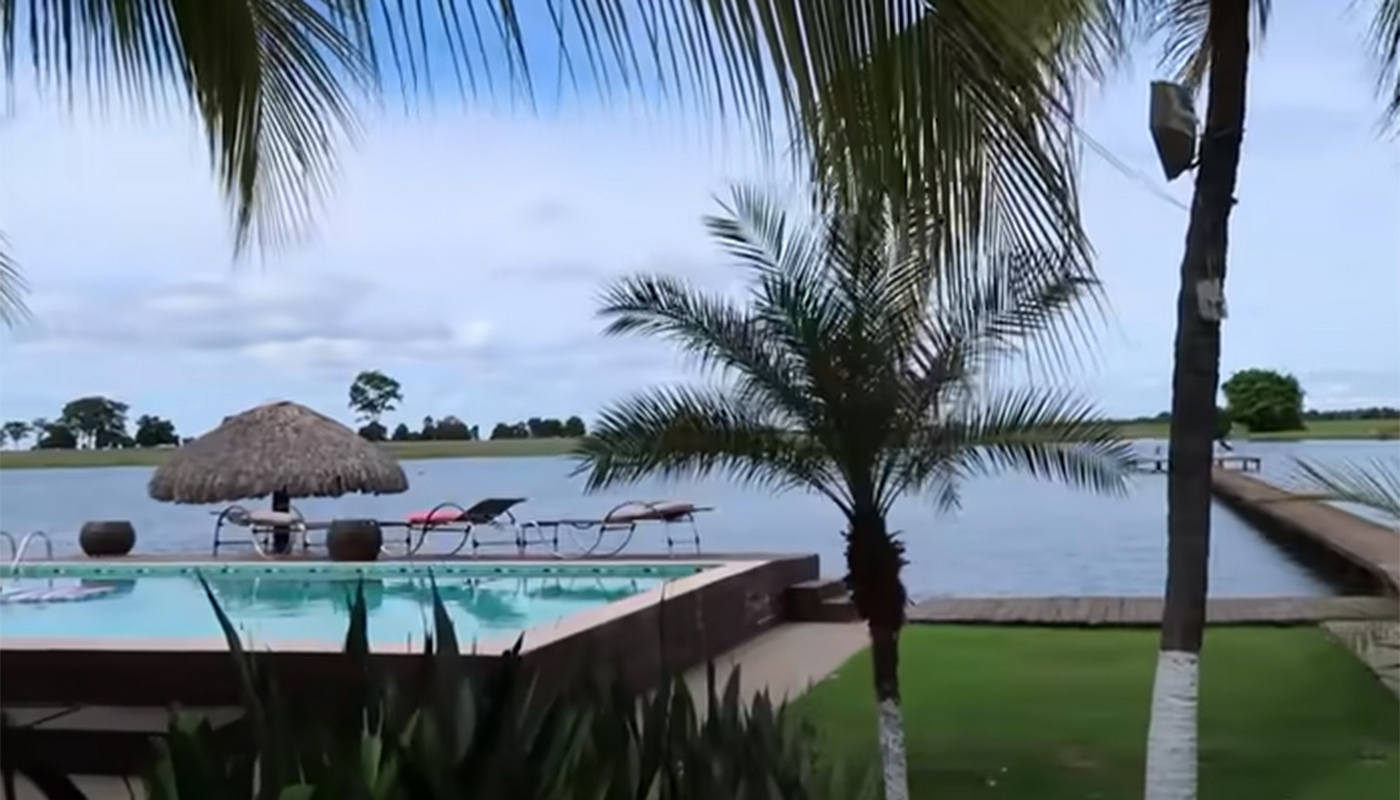 Piscina da propriedade de Leonardo