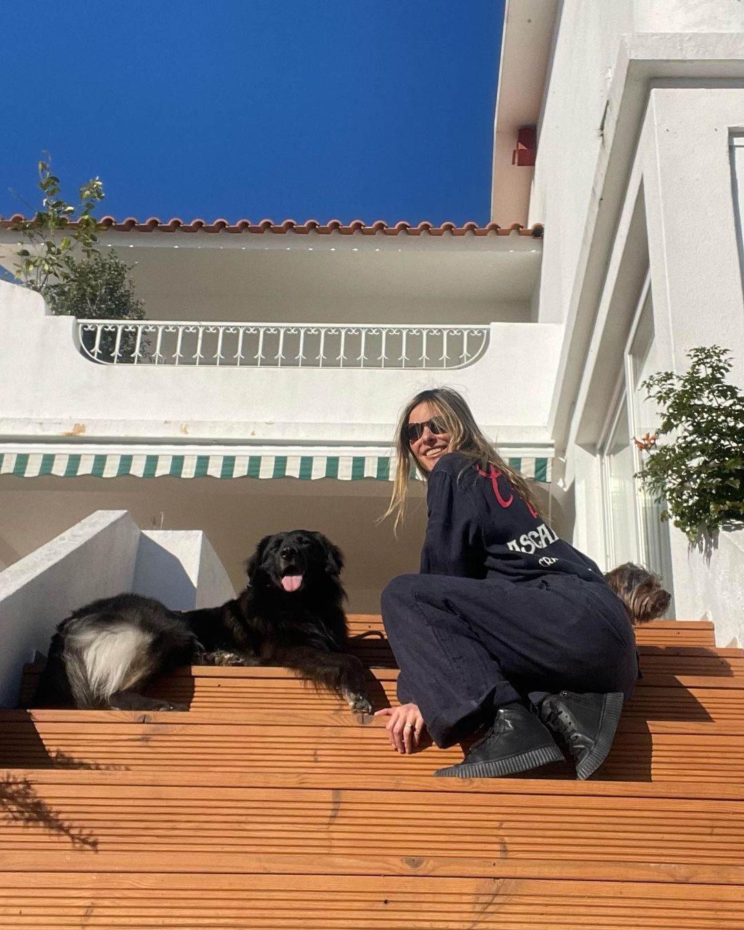 Fernanda Lima e Rodrigo Hilbert vivem em uma grande casa em Cascais, cidade litorânea de Portugal