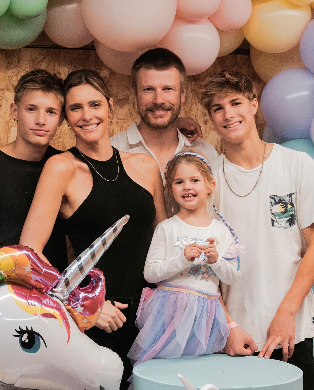 Fernanda Lima e Rodrigo Hilbert vivem com os três filhos em Portugal há dois anos