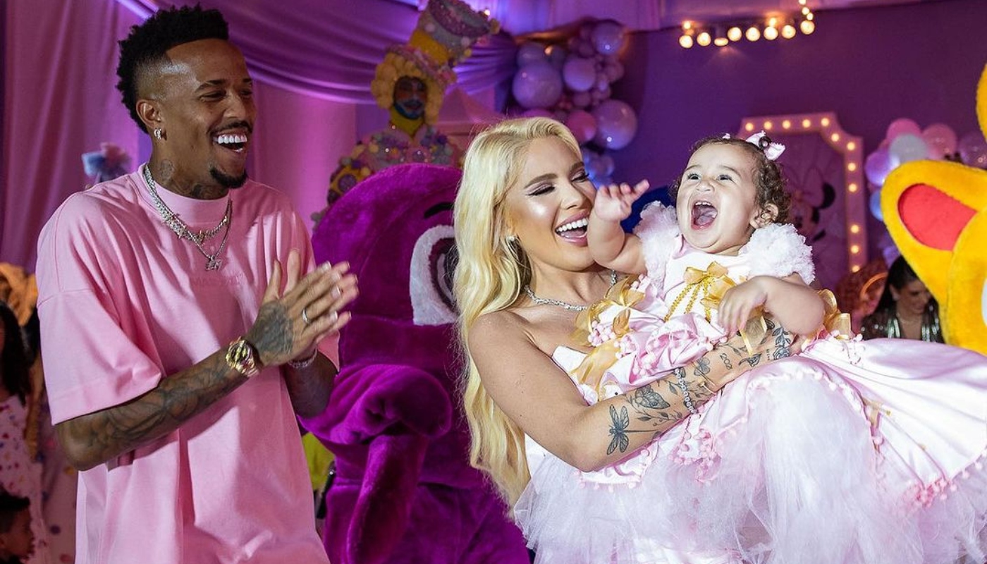Karoline e Éder Militão comemoram um ano da filha