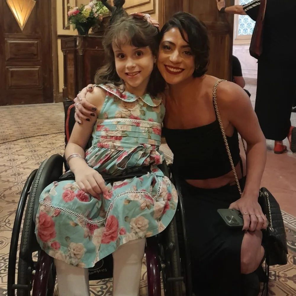 Darlene (Carol Castro) e sua filha