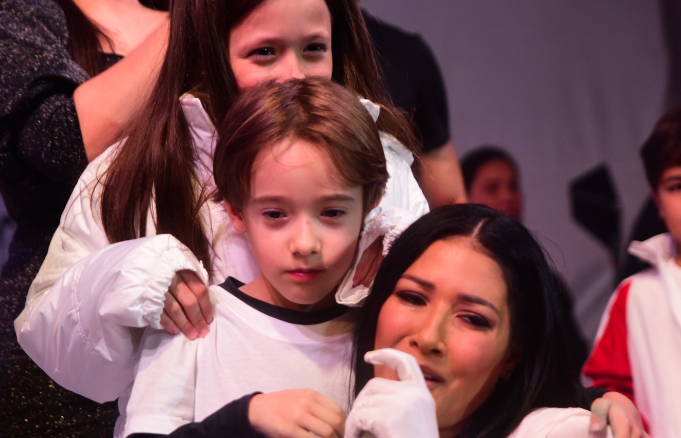 Simaria se emociona com os filhos em festa