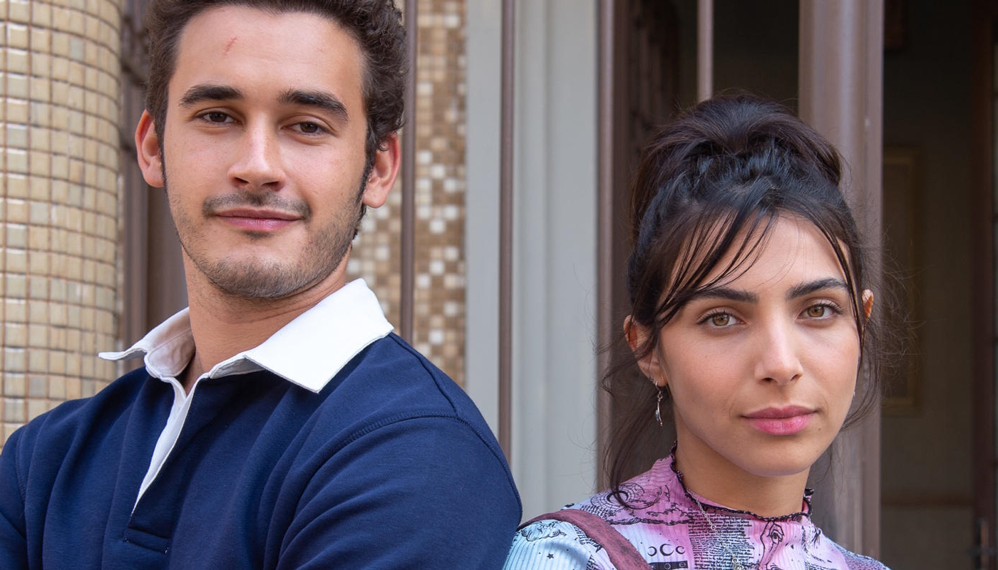 Giovanni (Filipe Bragança) e Ísis (Rayssa Bratillieri) em
