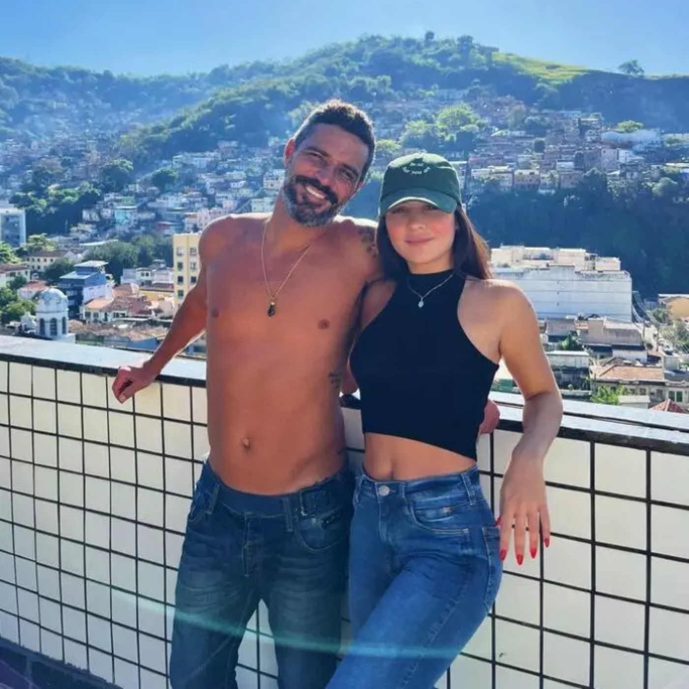 Giullia Buscacio com o pai e ex-jogador Julinho