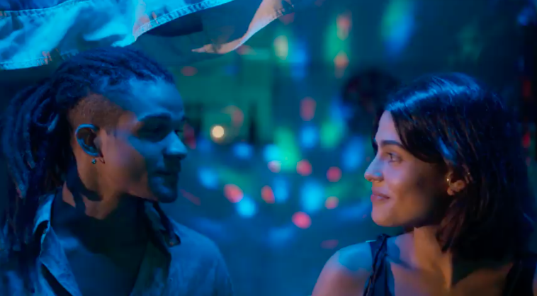 Marcelo (Lucas Leto) e Guta (Julia Dalavia) não sabiam que eram irmãos quando se conheceram.