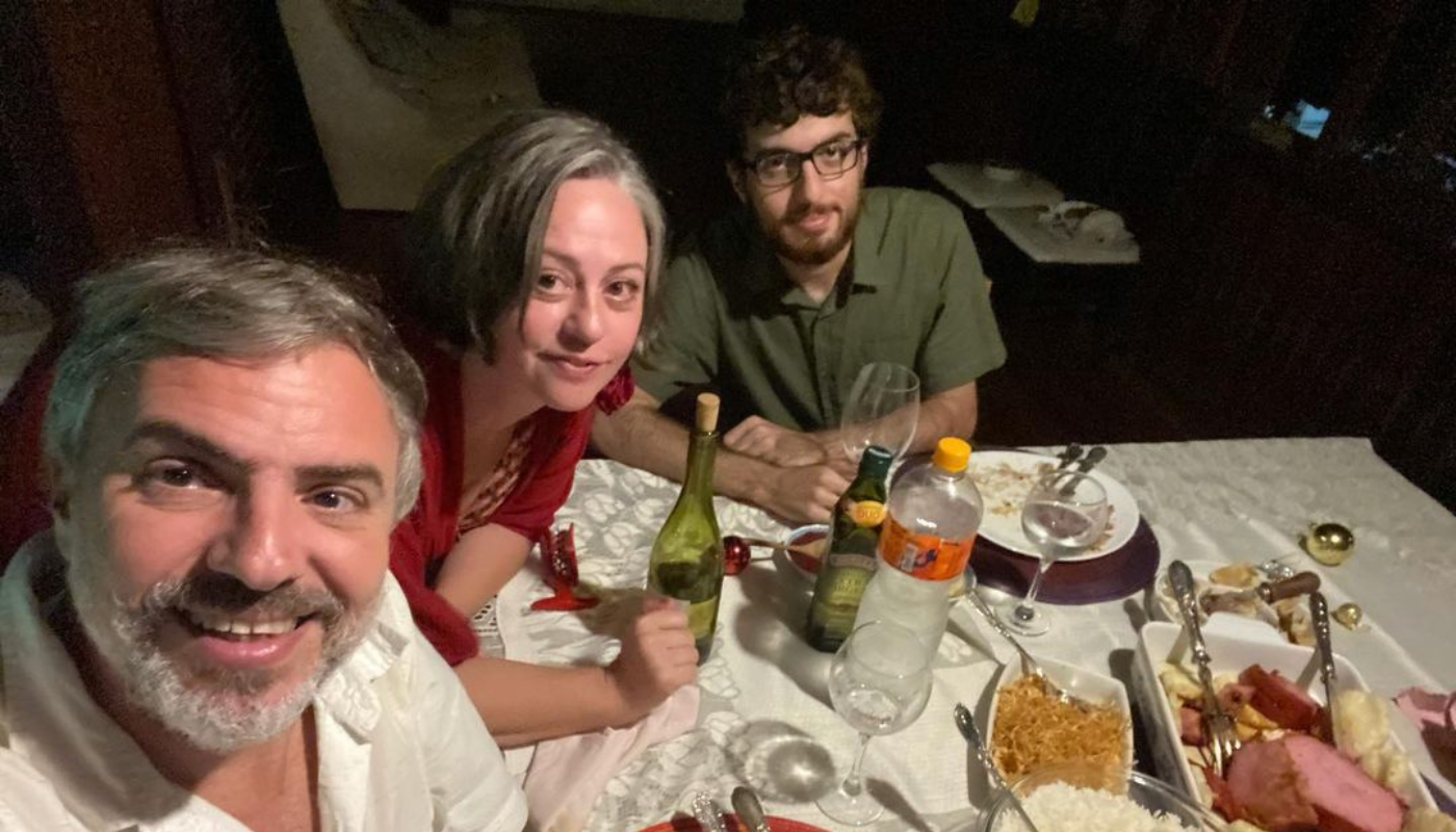 Além de morar junto, o ex-casal ainda trabalha junto como antes