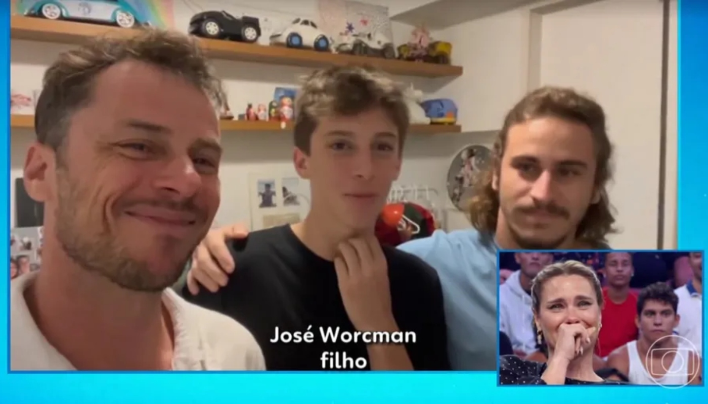 Carol Dieckmann se emociona com homenagem da família