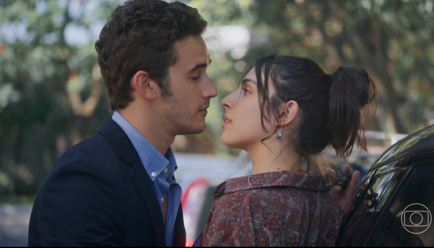 Ísis (Rayssa Bratillieri) e Giovanni (Filipe Bragança) em