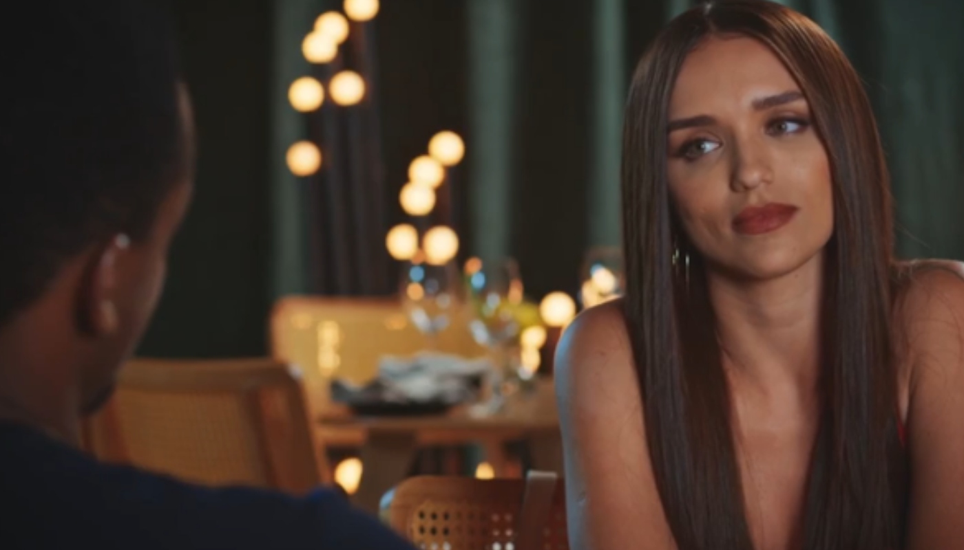 Jéssica (Rafa Kalimann) e Hans (Raphael Logan) em