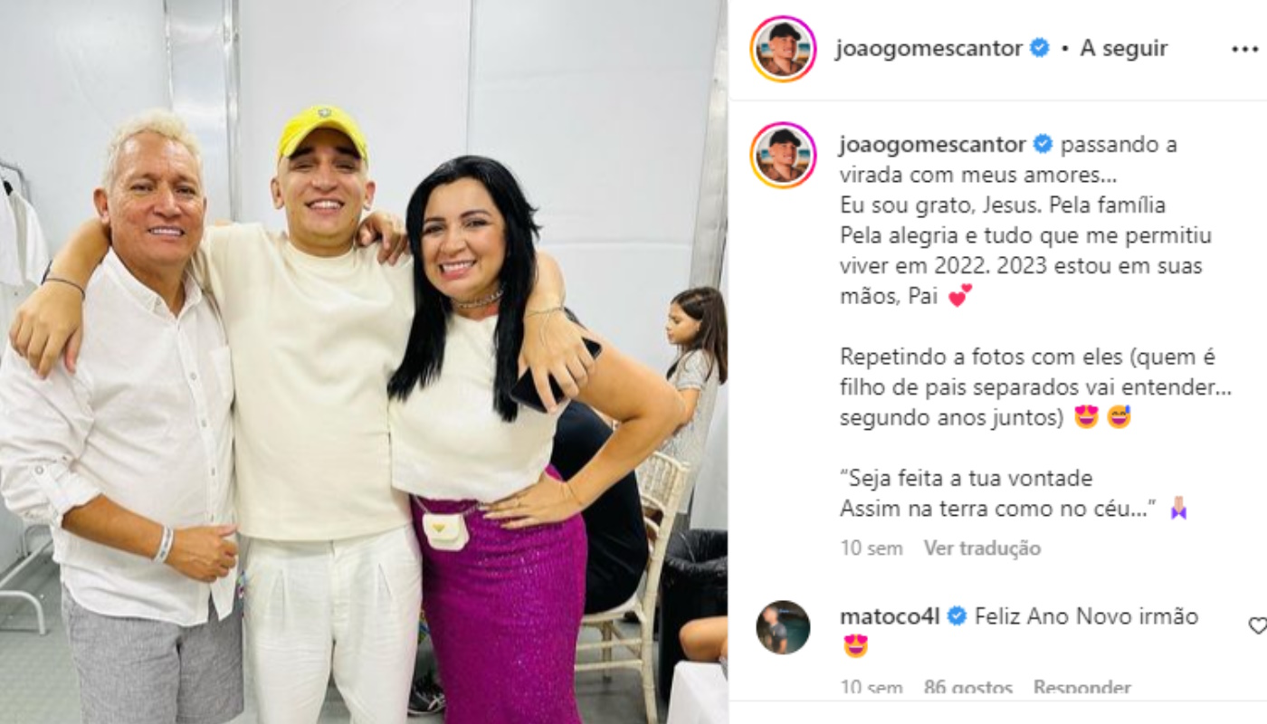 Post de João Gomes ao lado dos pais