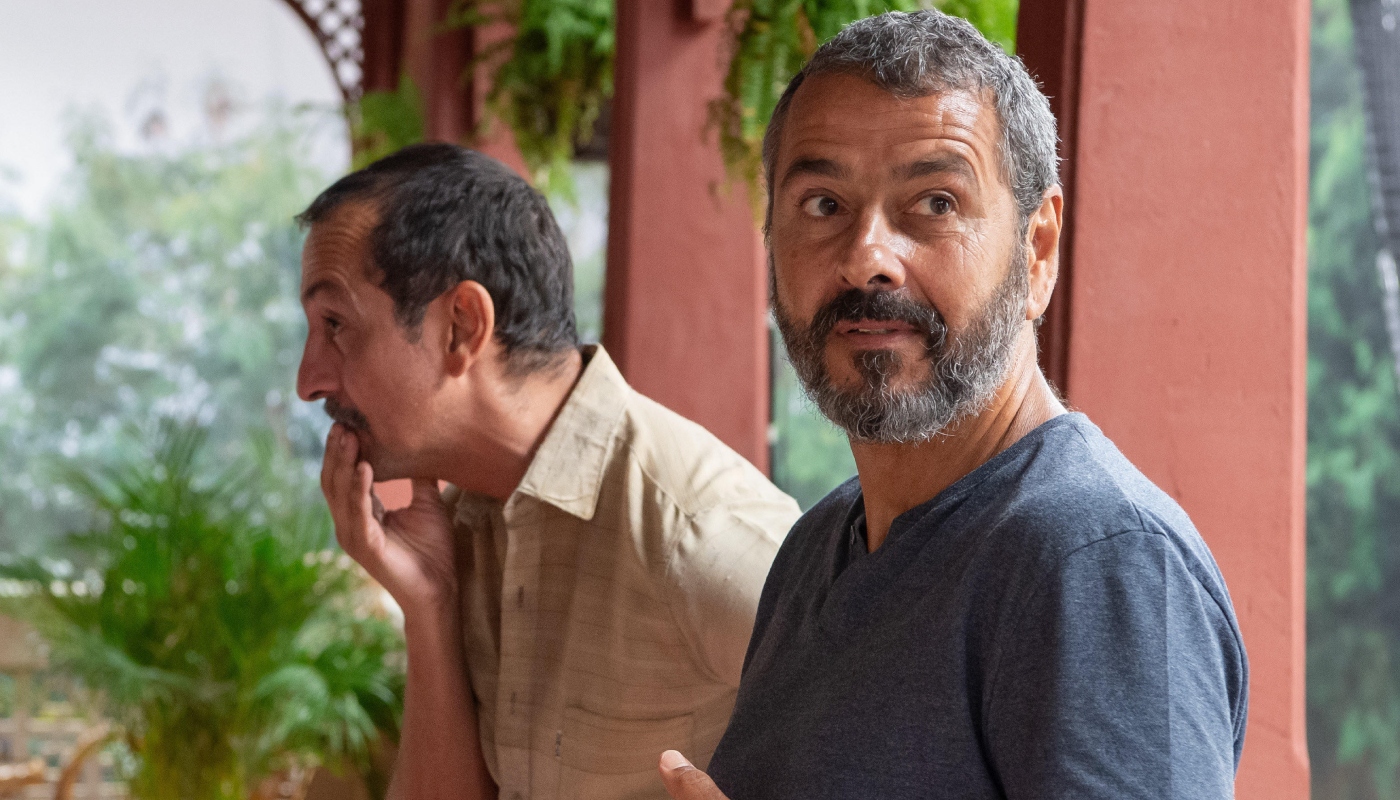 José Inocêncio (Marcos Palmeira) e Tião (Irandhir Santos) em