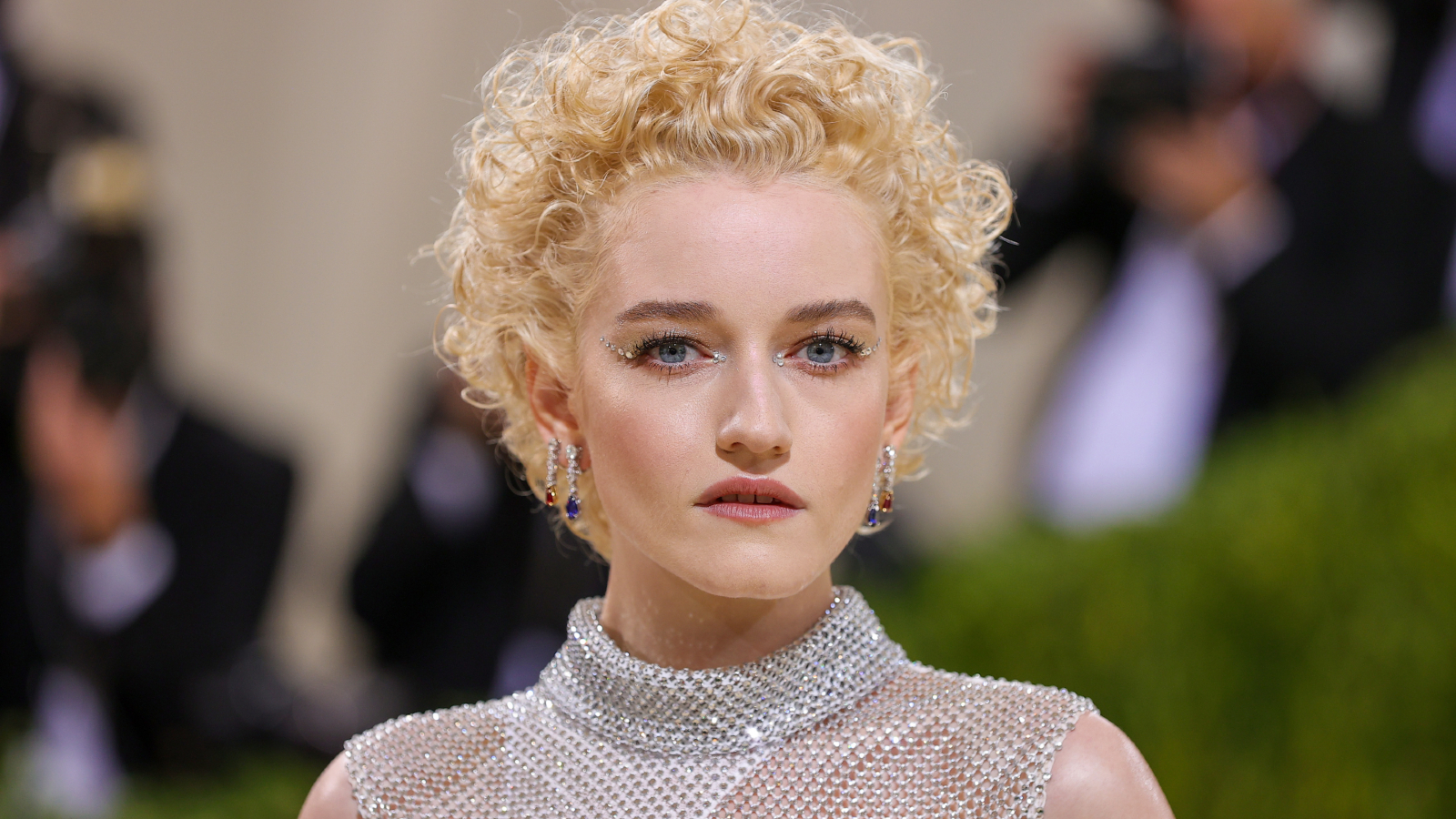 Julia Garner no Met Gala de 2021