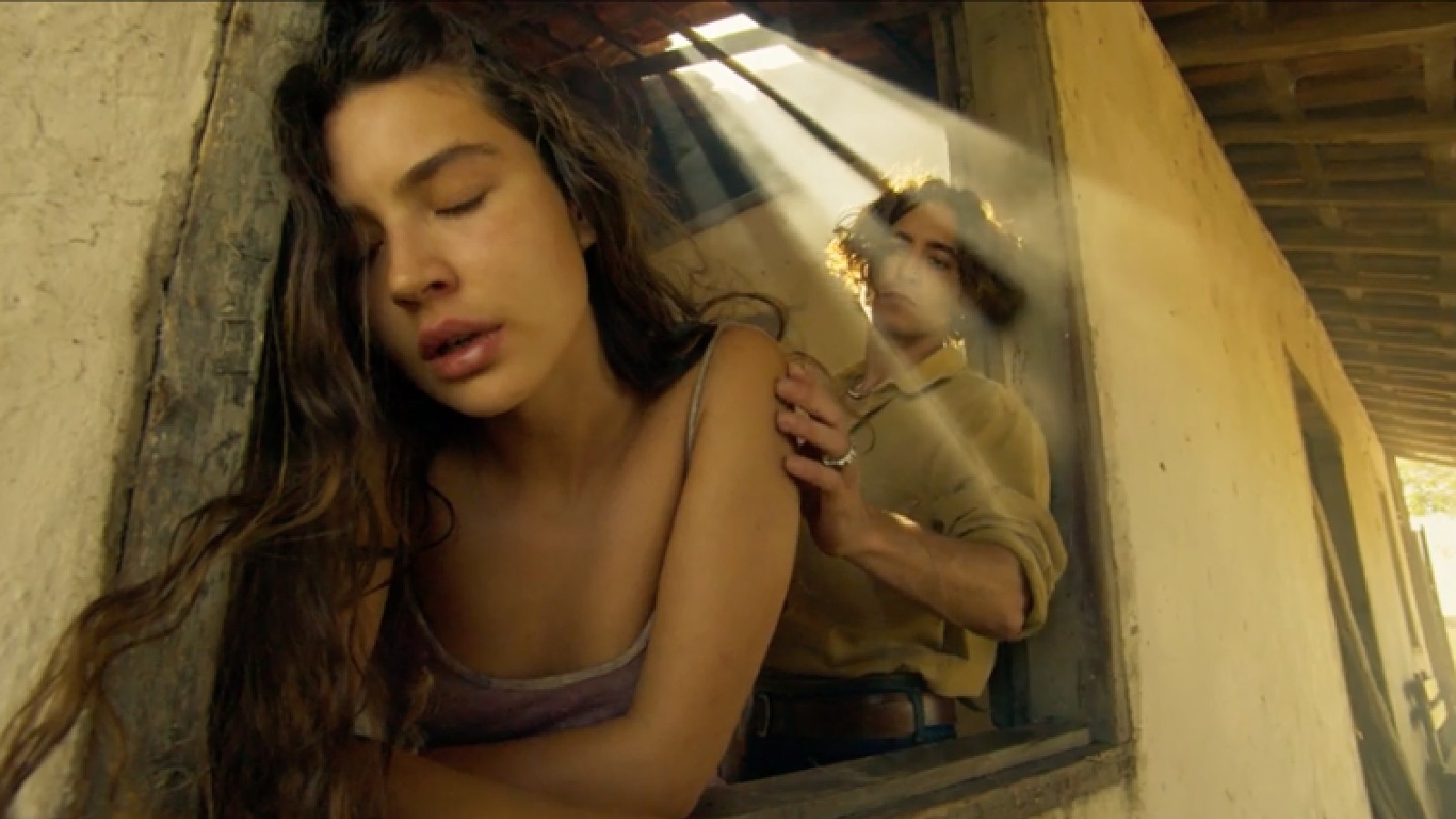 Juma (Alanis Guillen) e Jove (Jesuíta Barbosa) em