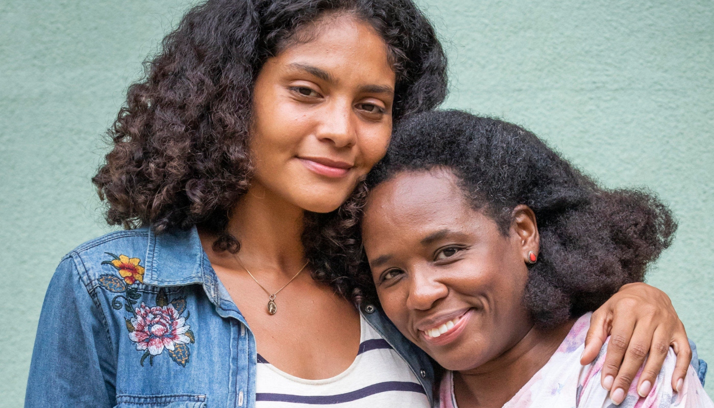 Aline (Barbara Reis) e Jussara (Tatiana Tiburcio) em