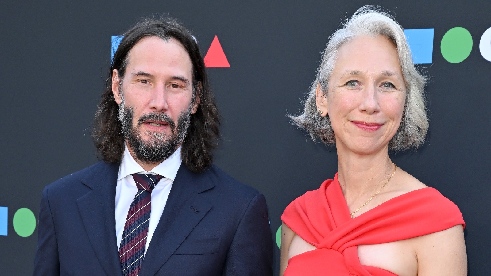 A primeira vez que foram vistos juntos foi em um evento da grife Saint Laurent.