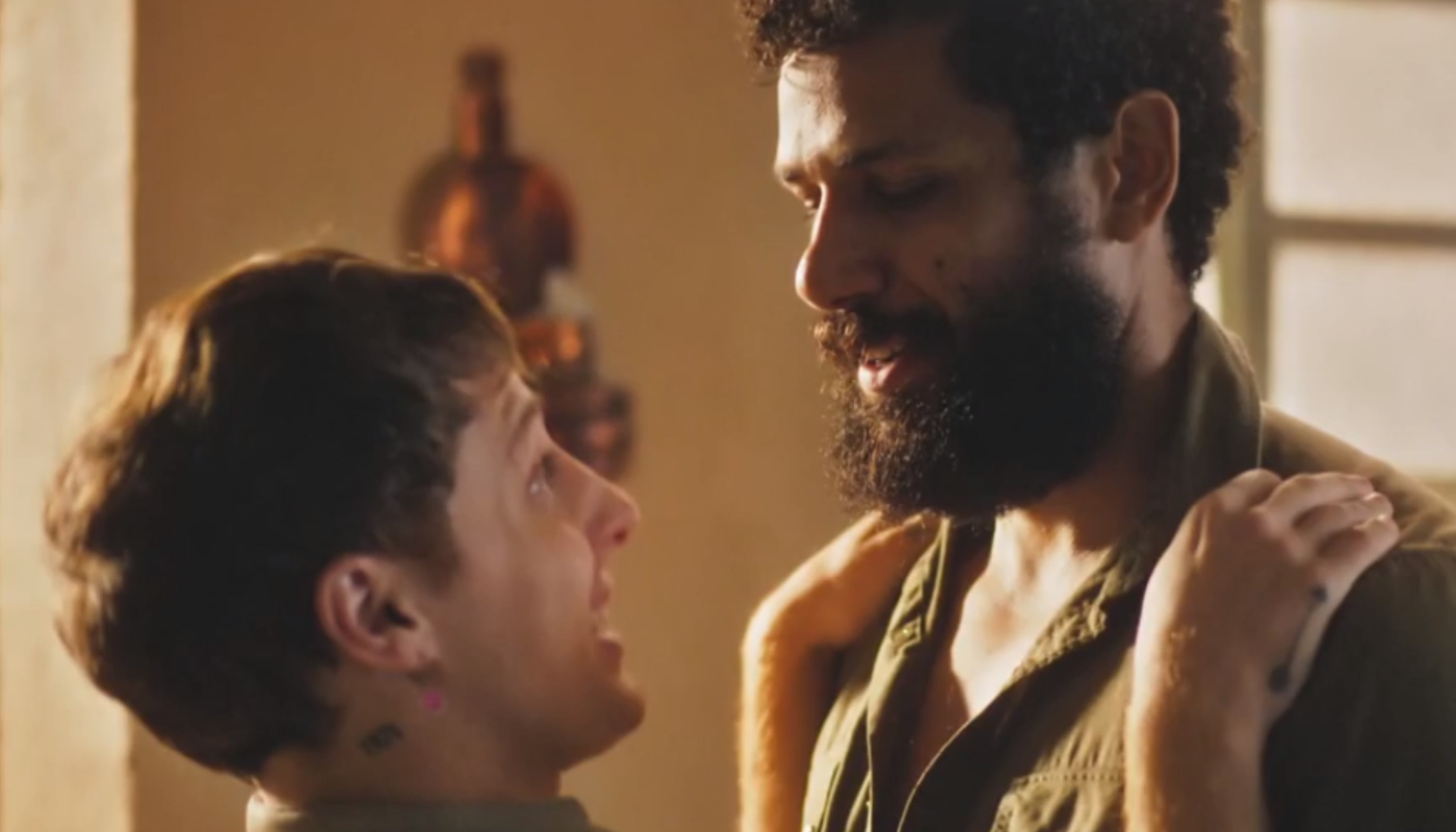 Kelvin e Ramiro (Diego Martins e Amaury Lorenzo) vão aparecer em público como casal em