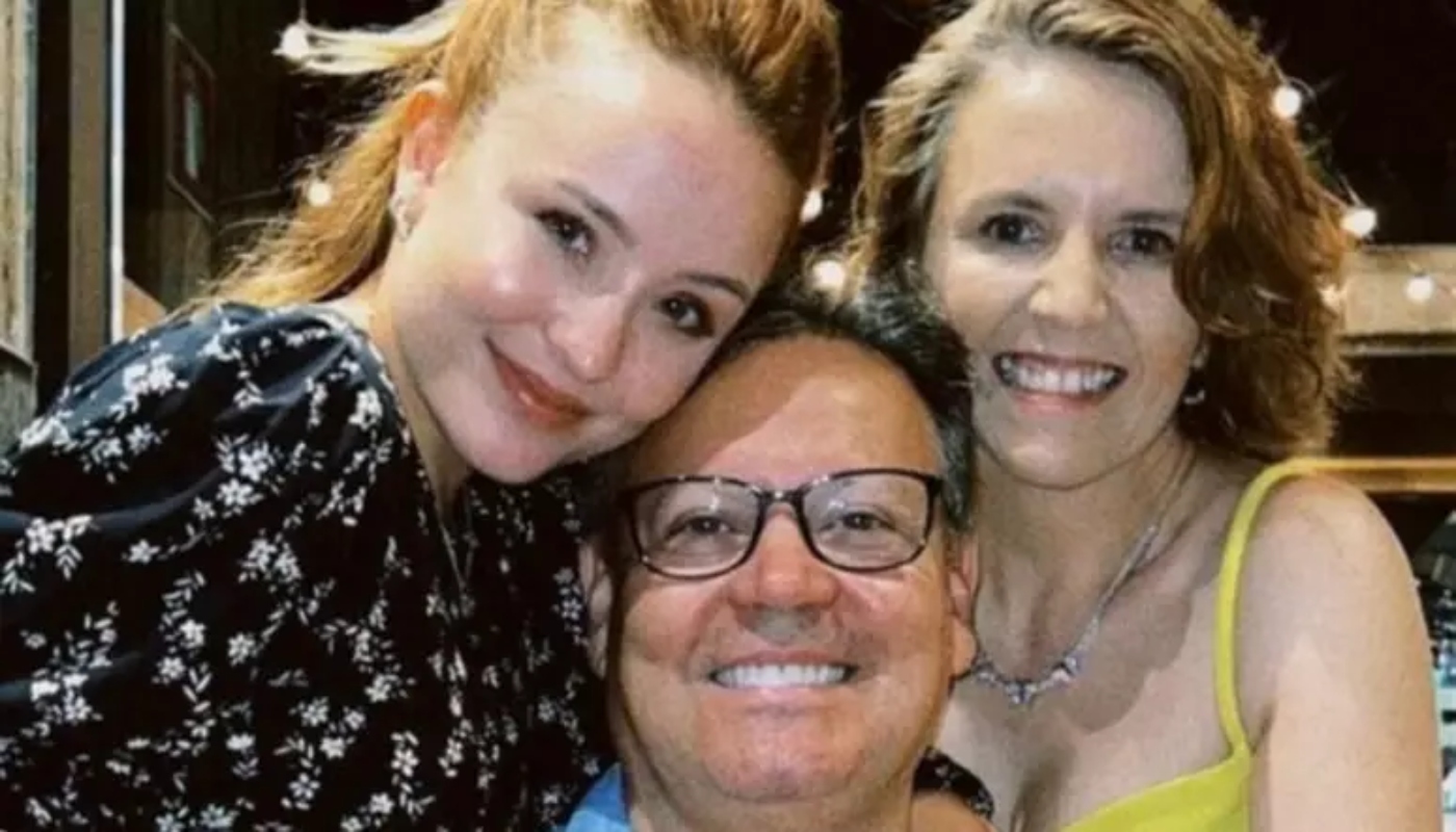 Larissa Manoela com os pais Gilberto e Silvana
