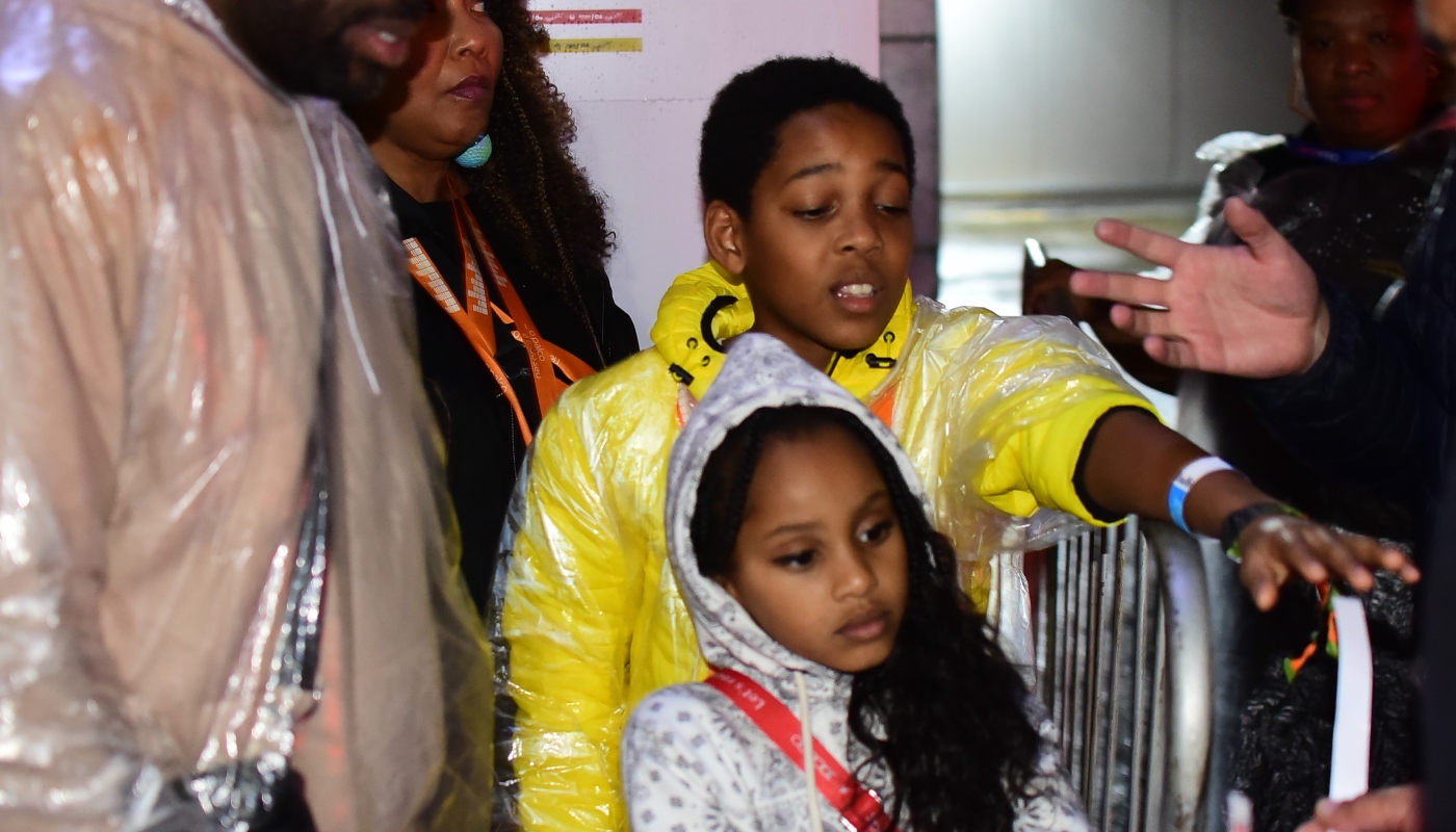 Lázaro Ramos curte show com os filhos no Rock in Rio