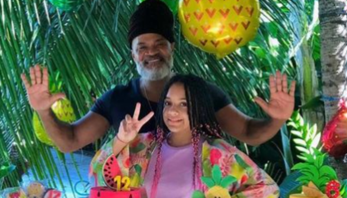 Brown e a filha, Leila