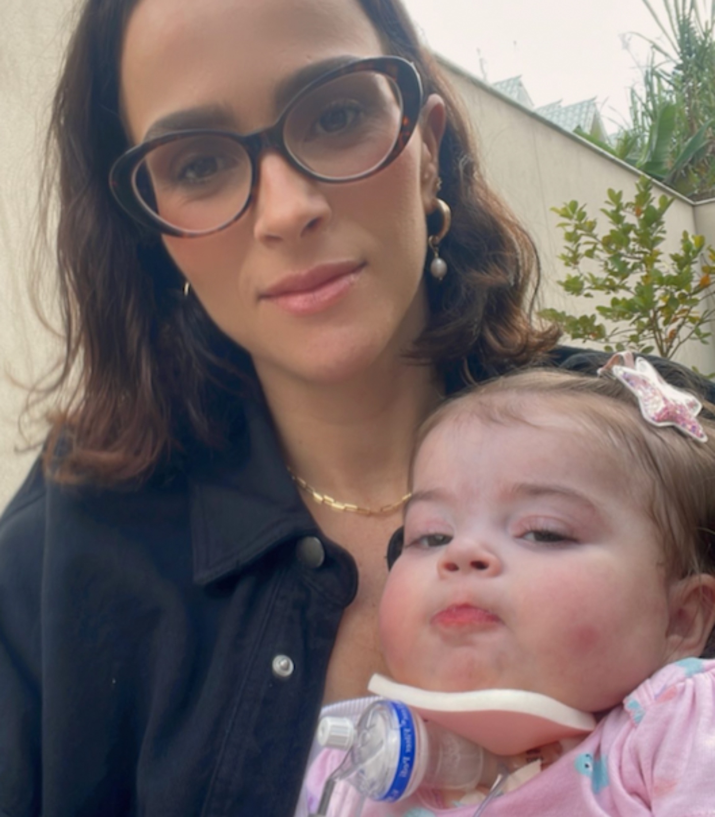 Letícia Cazarré com a filha Maria Guilhermina