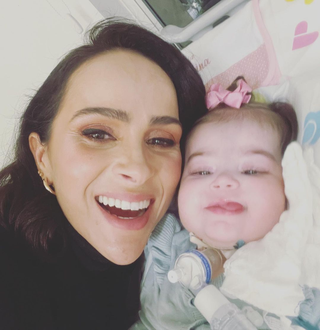 Maria Guilhermina com a mãe, Leticia Cazarré