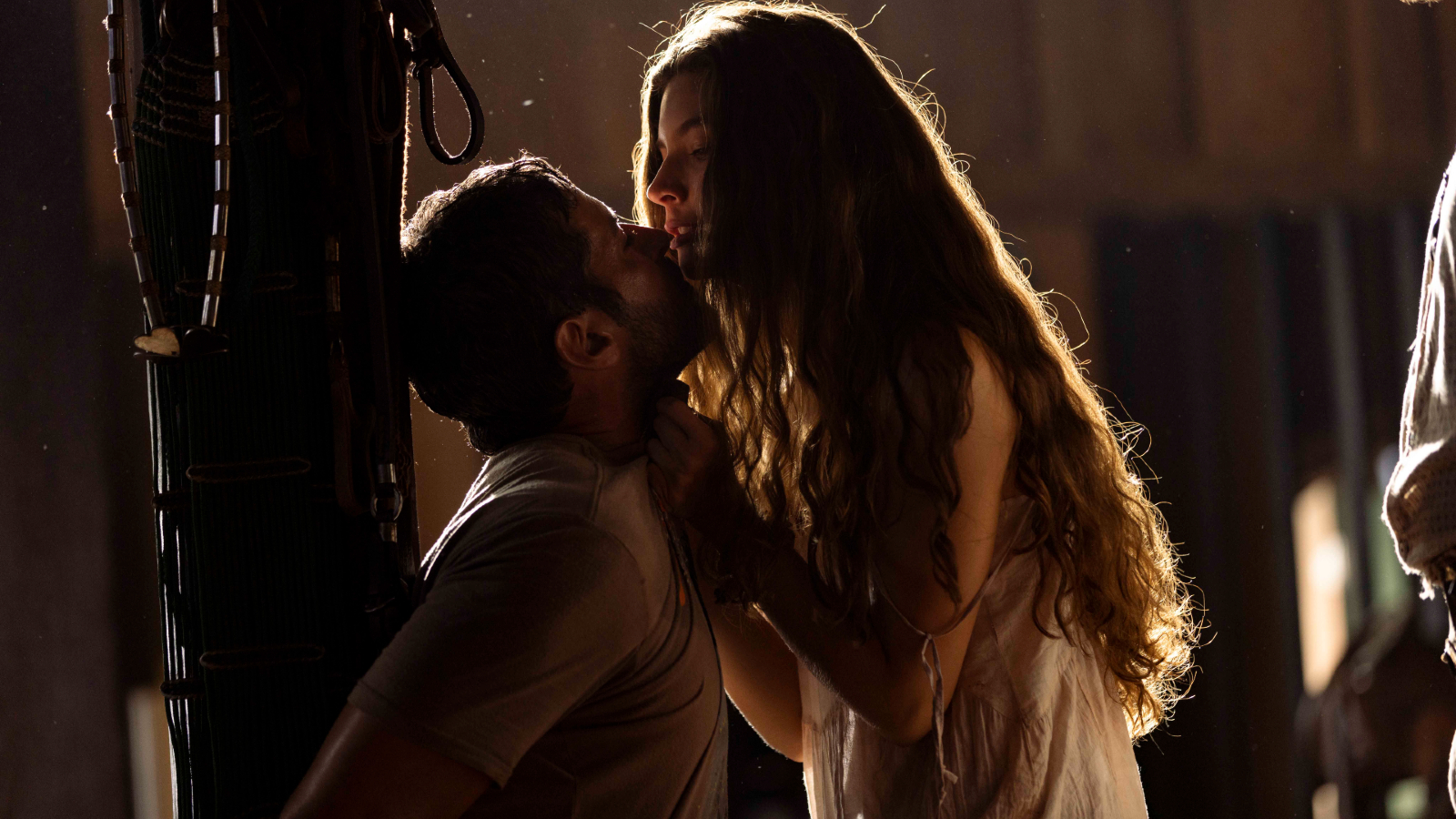 Levi (Leandro Lima) e Juma (Alanis Guillen) em