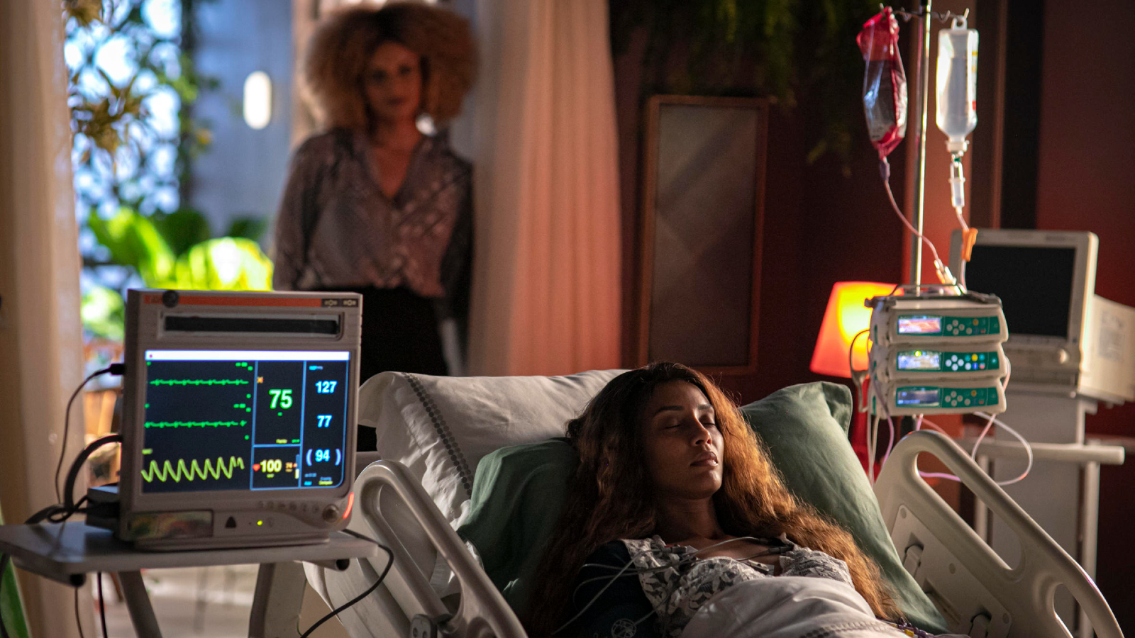 Luana (Gabriela Loran) e Clarice (Taís Araujo) em