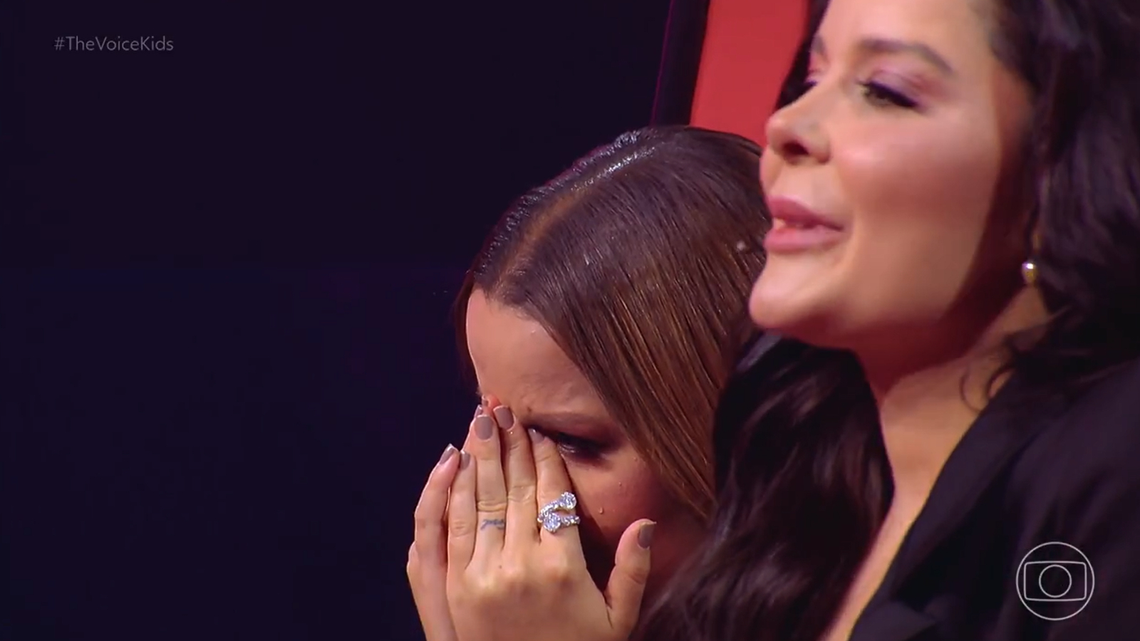 Maiara chora ao ouvir