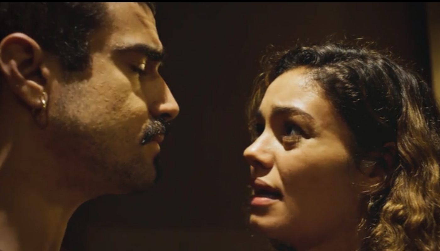 Pablo (Caio Castro) e Maíra (Sophie Charlotte) em