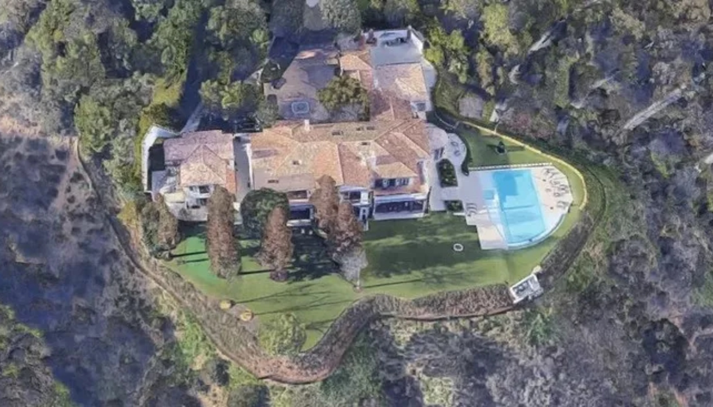 Mansão de Adele vista de cima antes da forma