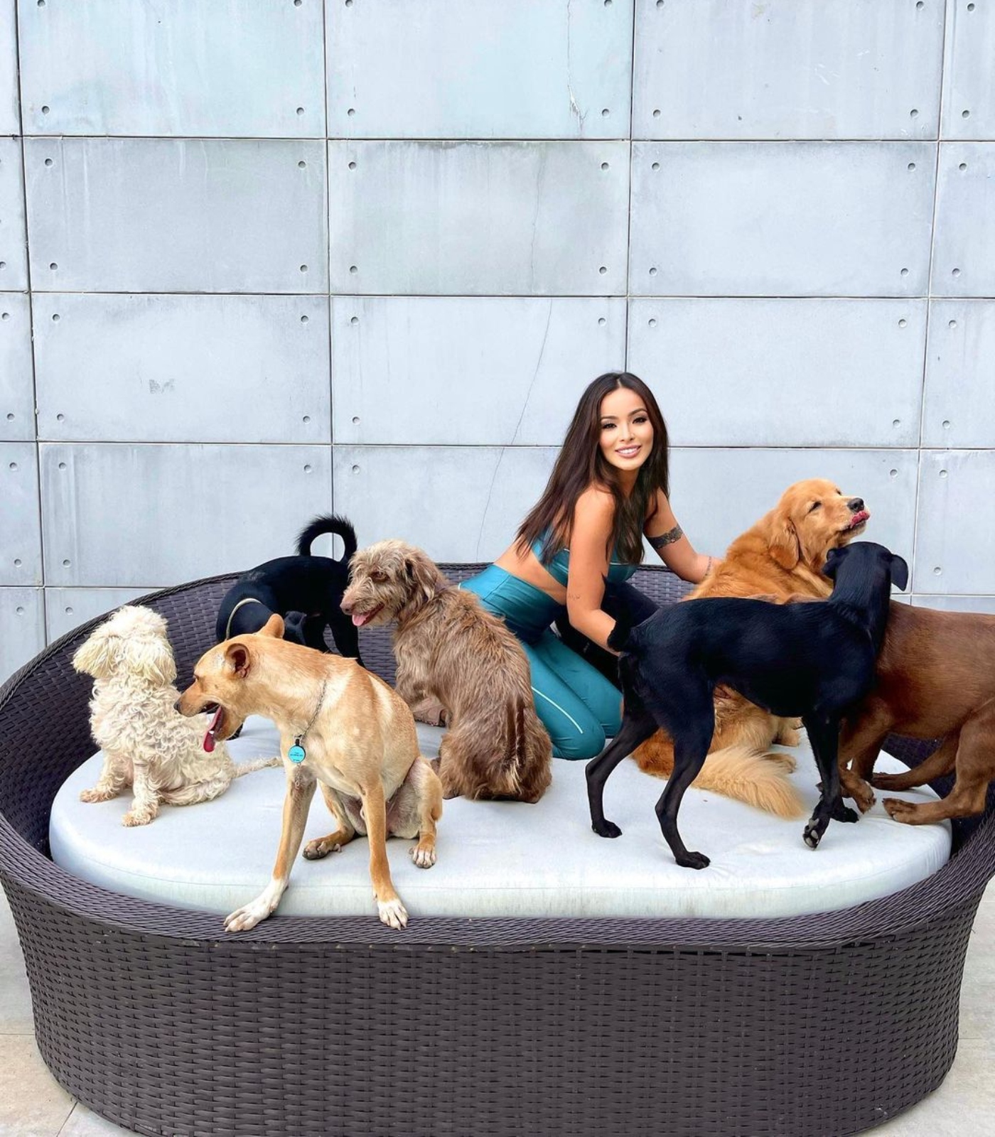 Carol Nakamura mostra detalhes de mansão