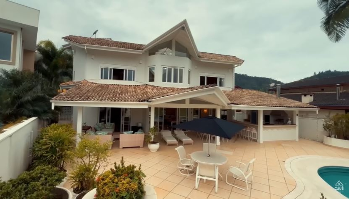 Mansão de Hebe Camargo no litoral de São Paulo