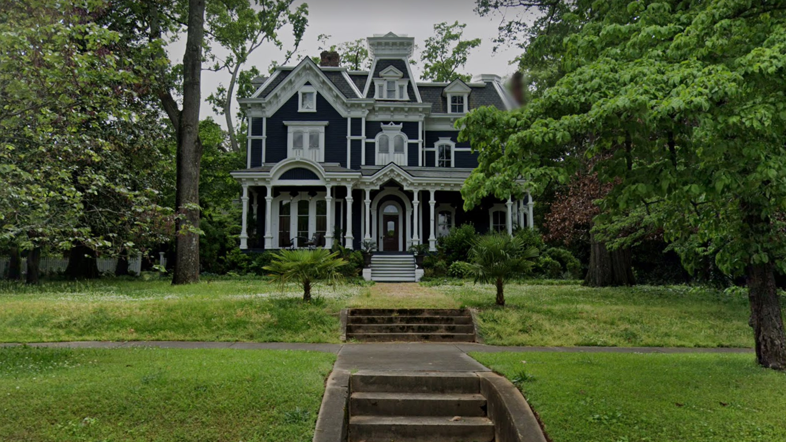 Na vida real, Casa Creel chama-se Mansão Claremont e foi construída em 1882