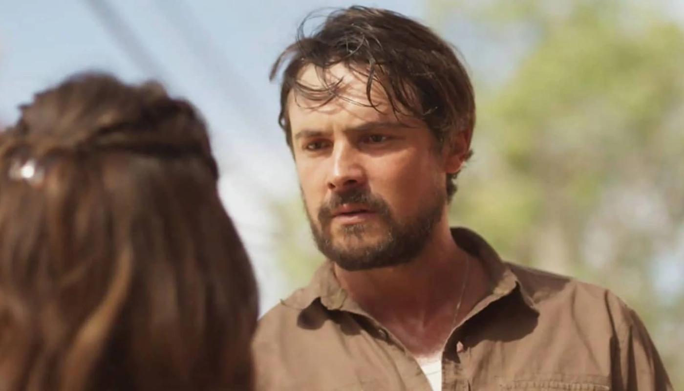 Zé Paulino (Sergio Guizé) e Candoca (Isadora Cruz) em