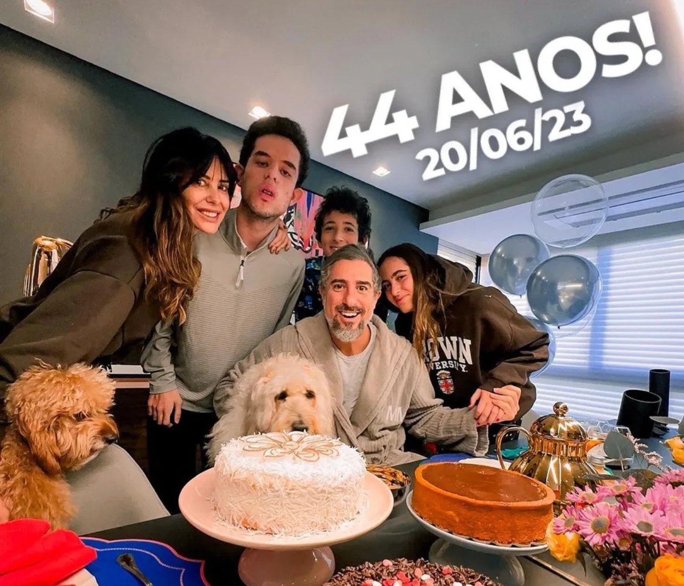 Marcos Mion comemora aniversário de 44 anos