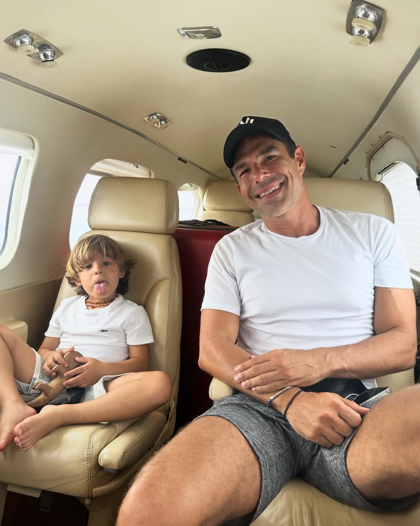 Rael, filho de Isis Valverde e André Resende, e Marcus Buaiz, noivo da atriz