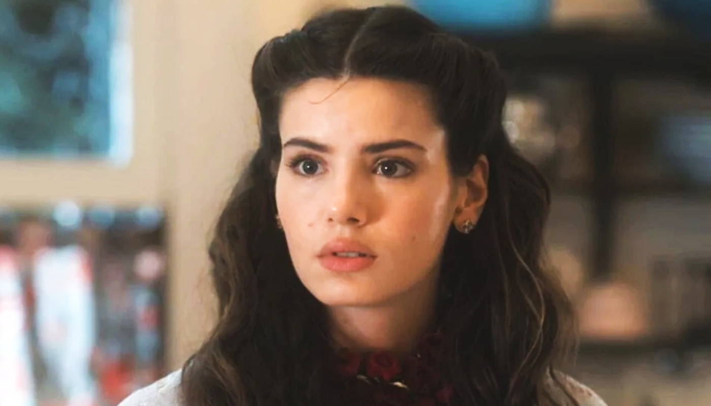 Camila Queiroz interpreta Marê em