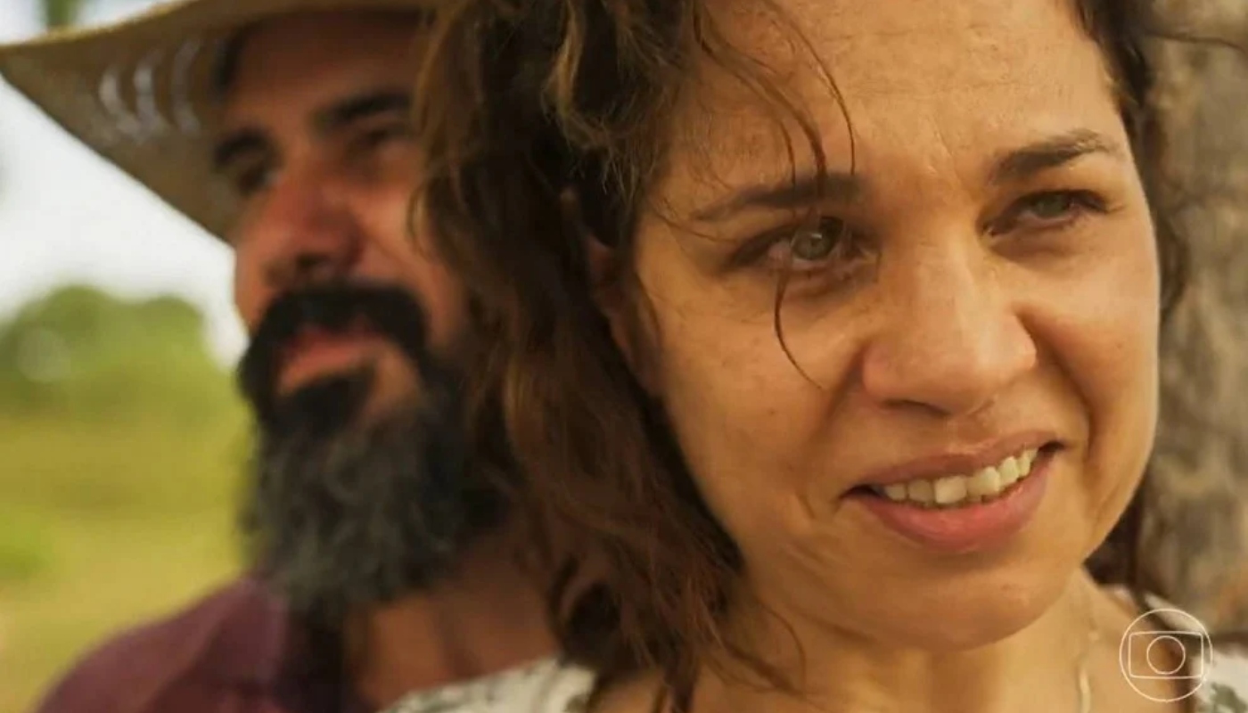 Maria Bruaca e Alcides em cena de