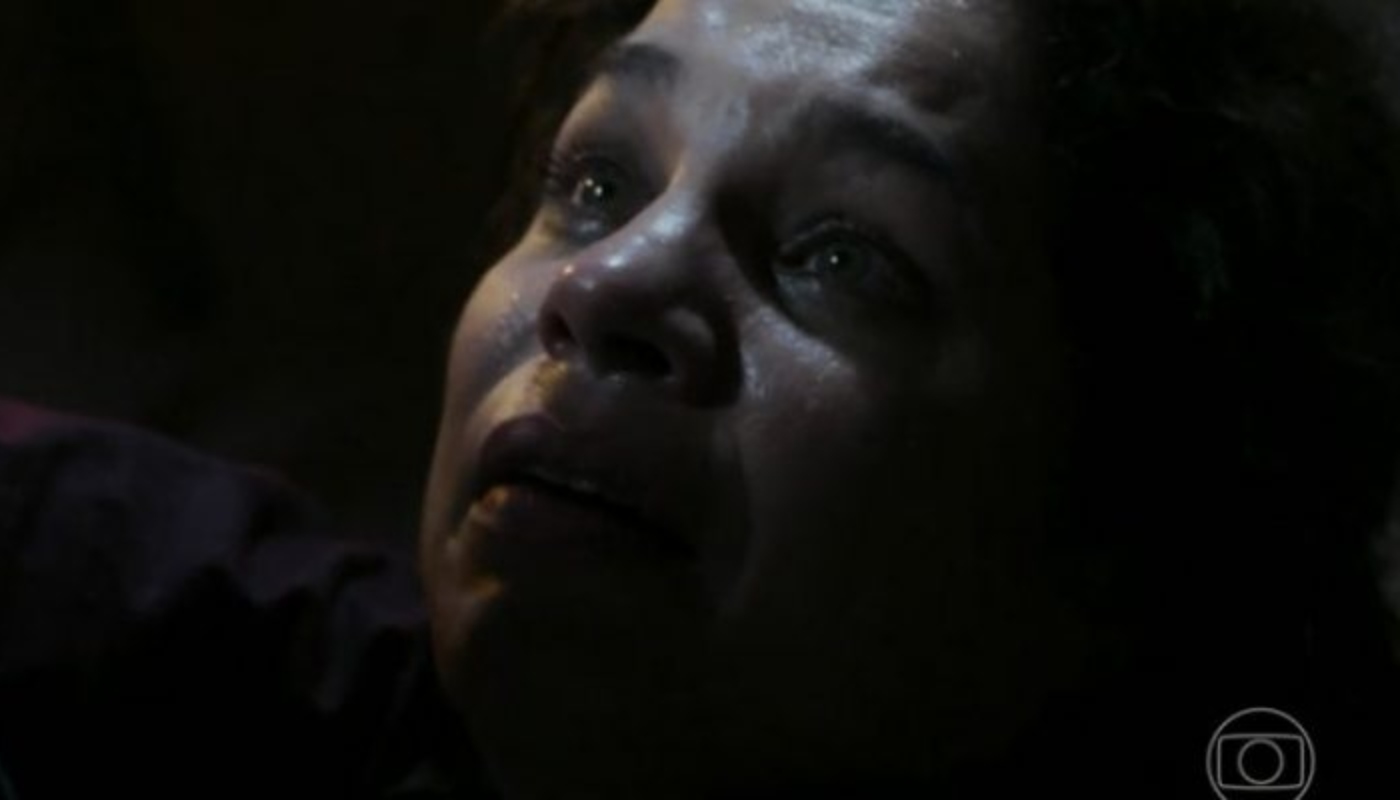 Maria Bruaca (Isabel Teixeira) em cena de