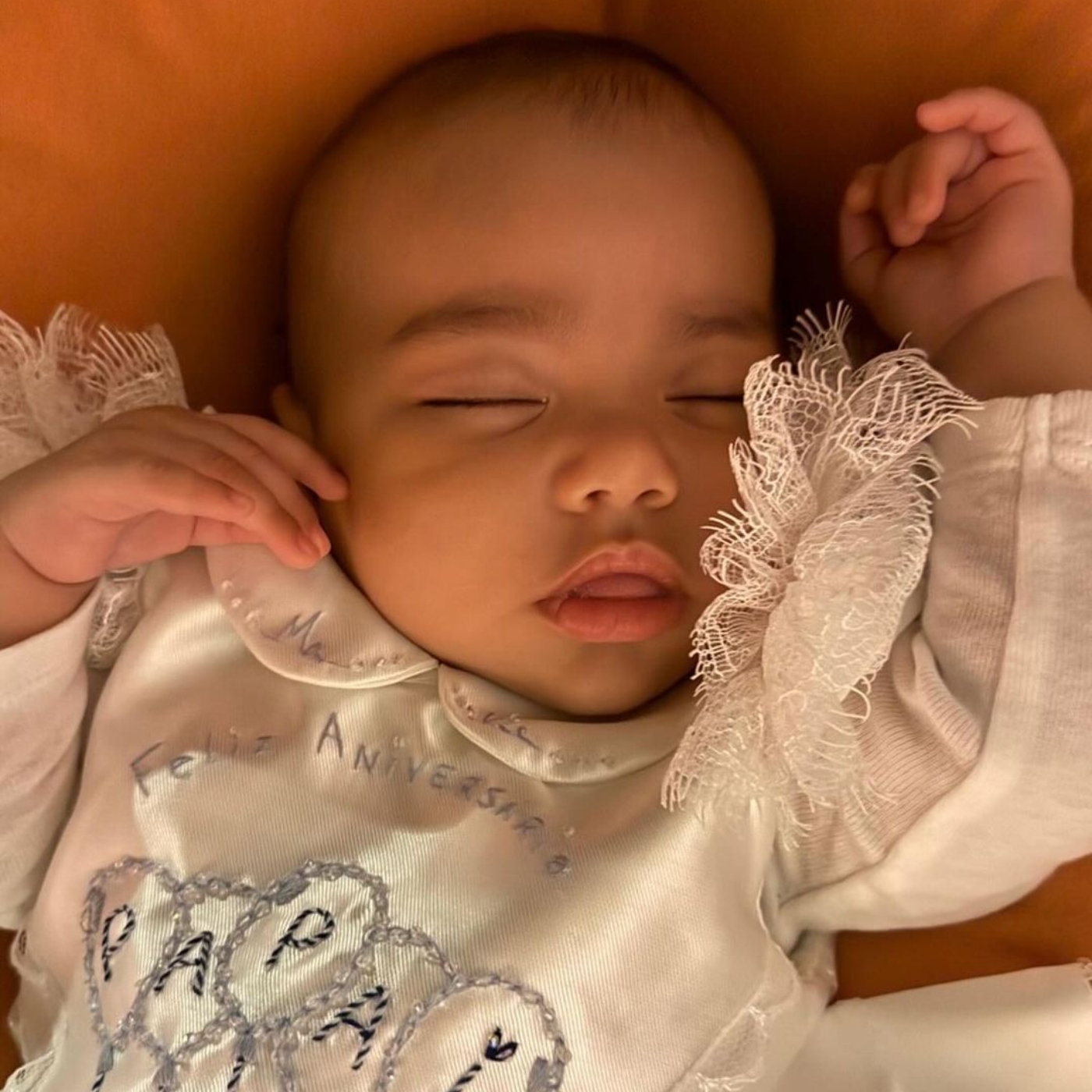 Neymar compartilha roupa personalizada de Mavie
