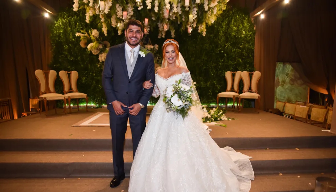 Mirela Janis e Yugnir se casam em cerimônia luxuosa