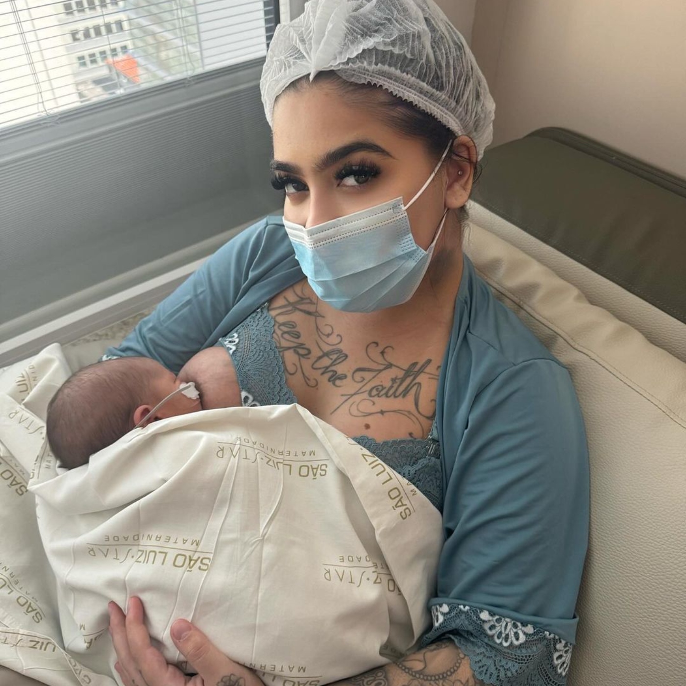 Mirella e Dynho mostram o rosto de Serena