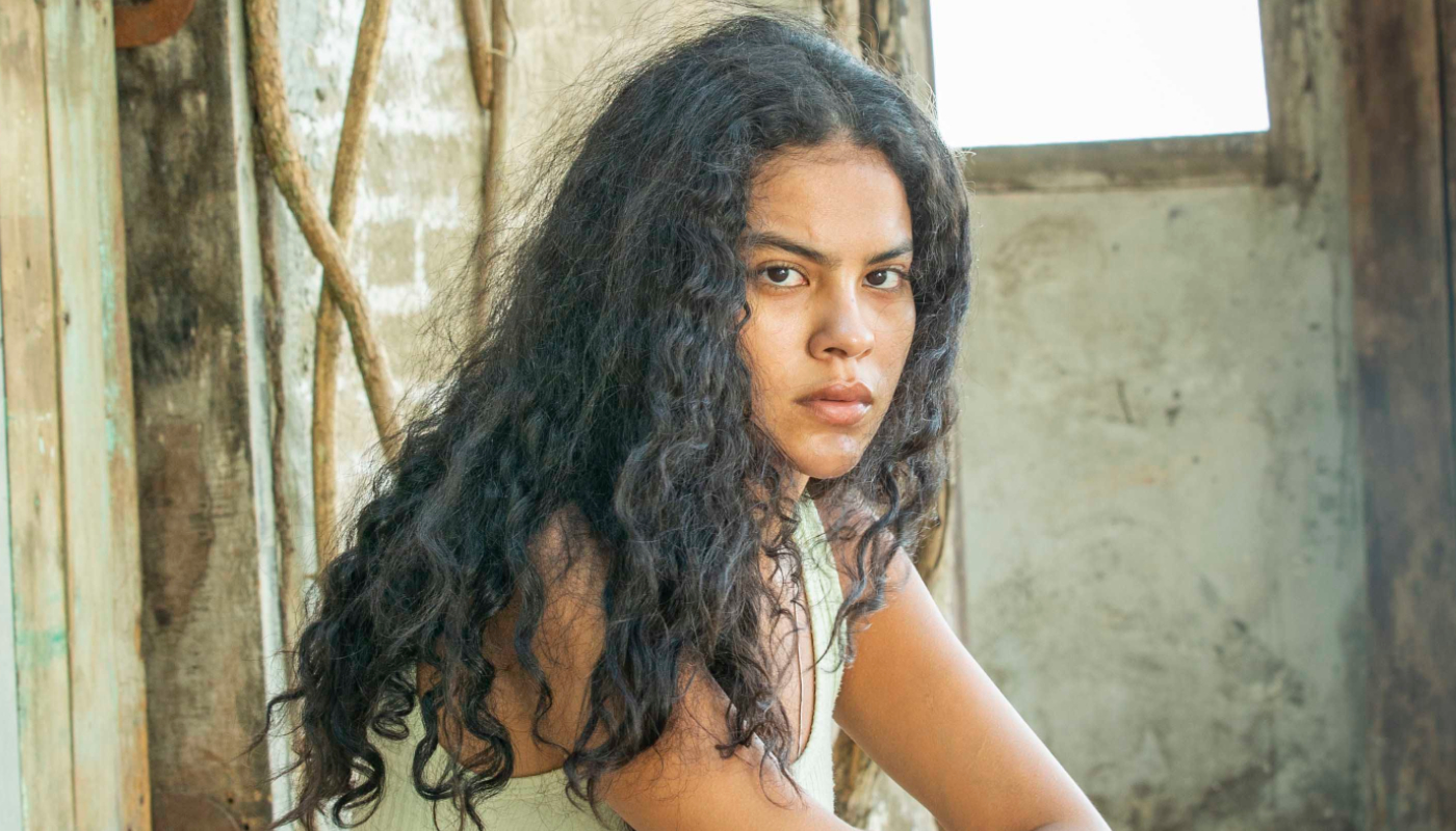 Muda (Bella Campos) em