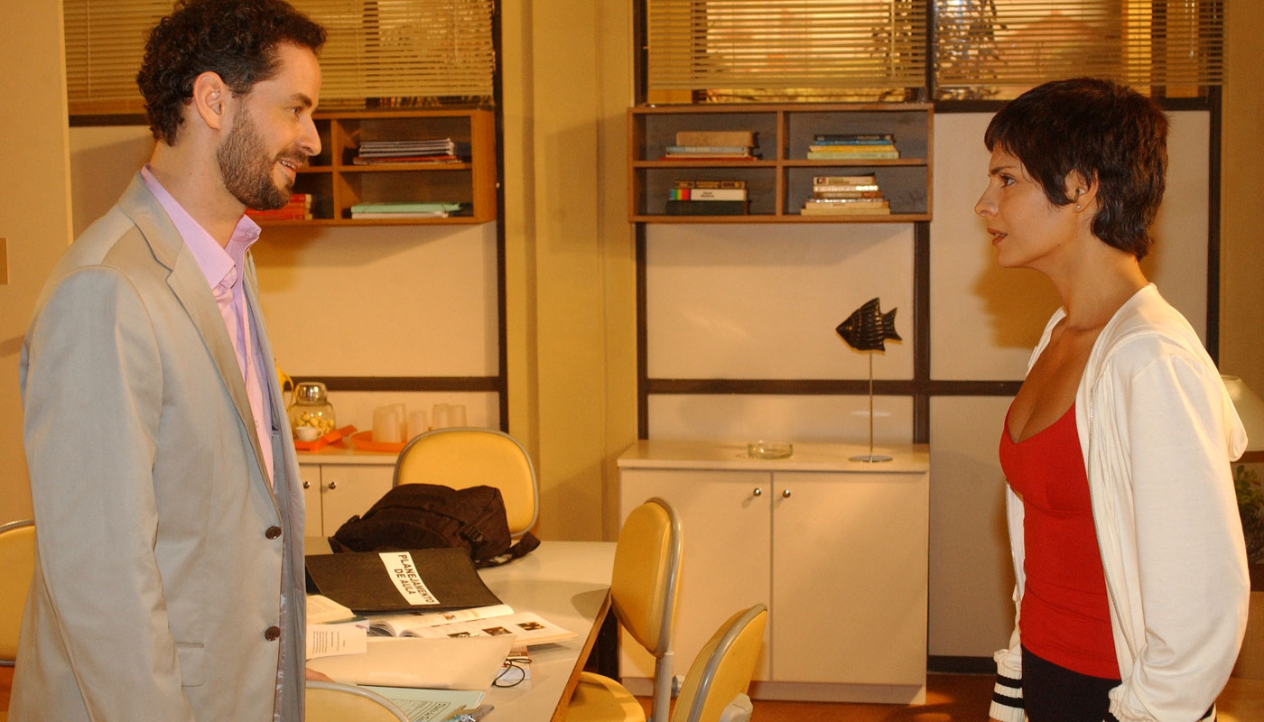 Dan Stulbach e Helena Ranaldi em cena de