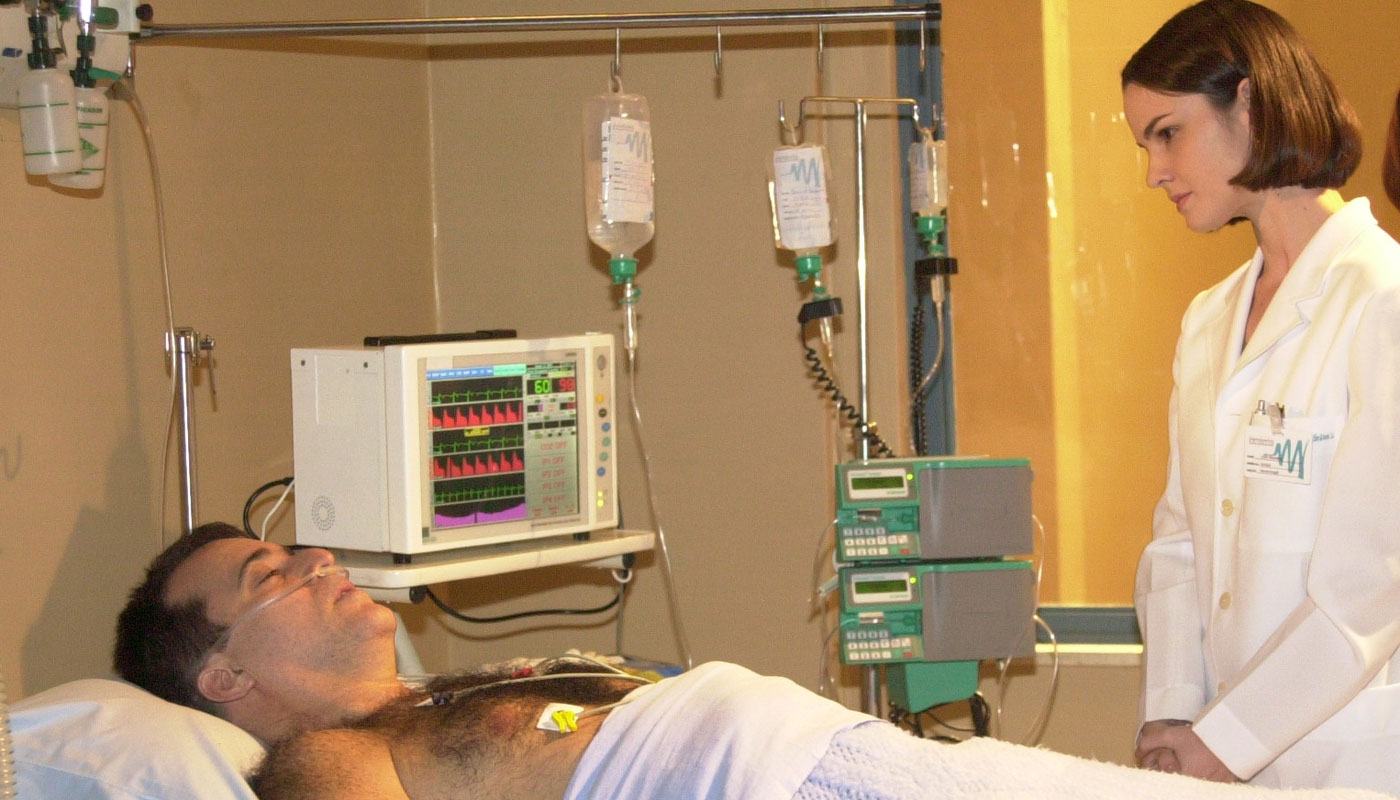 Laura (Carolina Kasting) e Téo (Tony Ramos) em