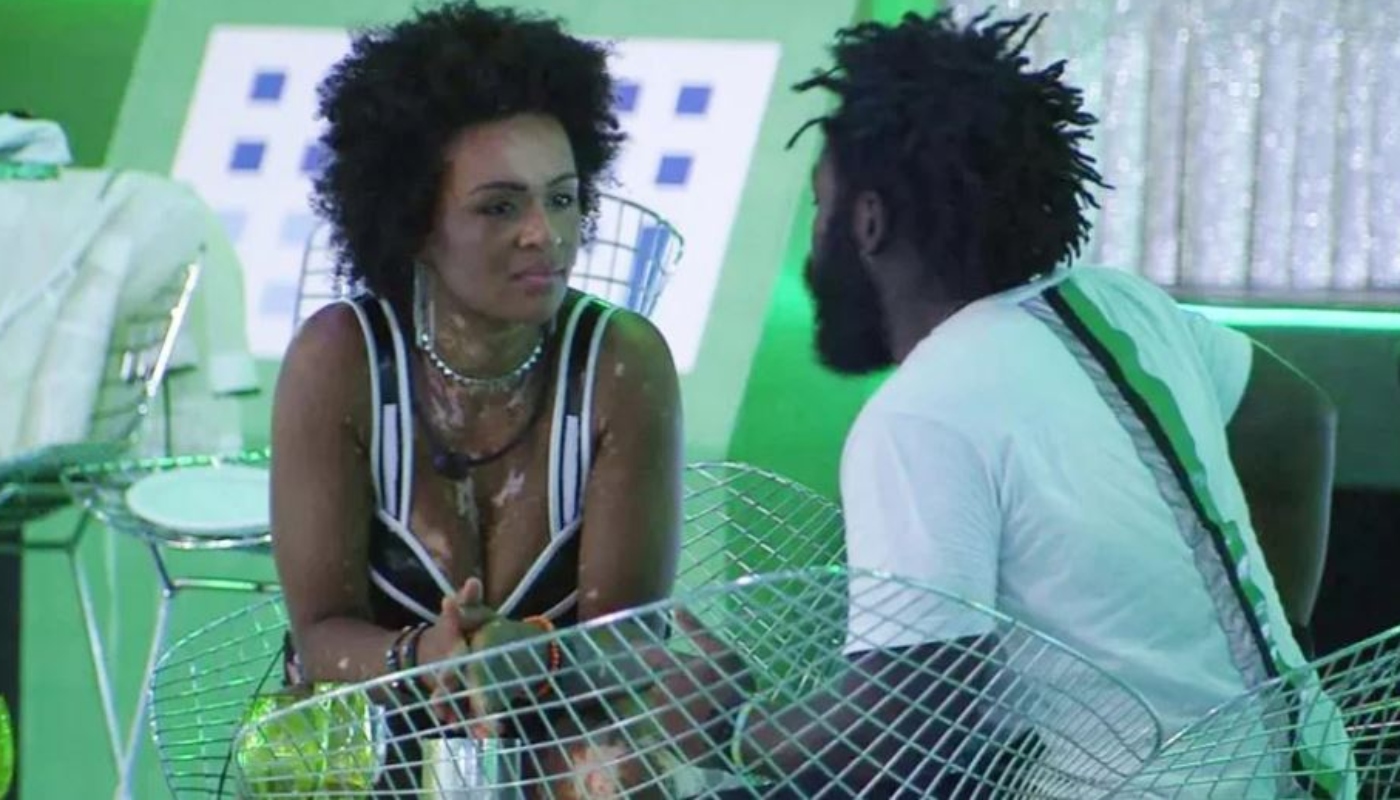 Natália e DG conversam em festa no BBB22